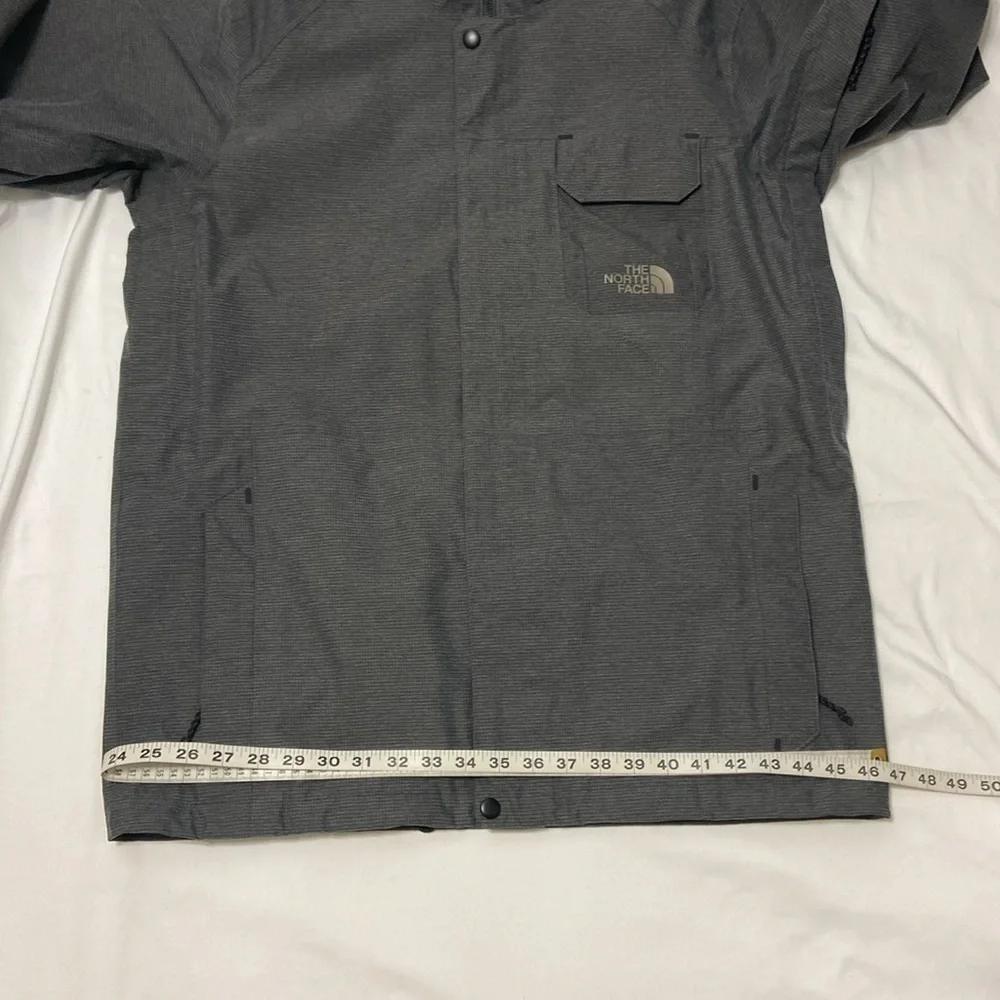 THE NORTH FACE,GREY,MEN/ HOMMES WINDBREAKER, JACKET WITH HOOD. SIZE- MEDIUM.